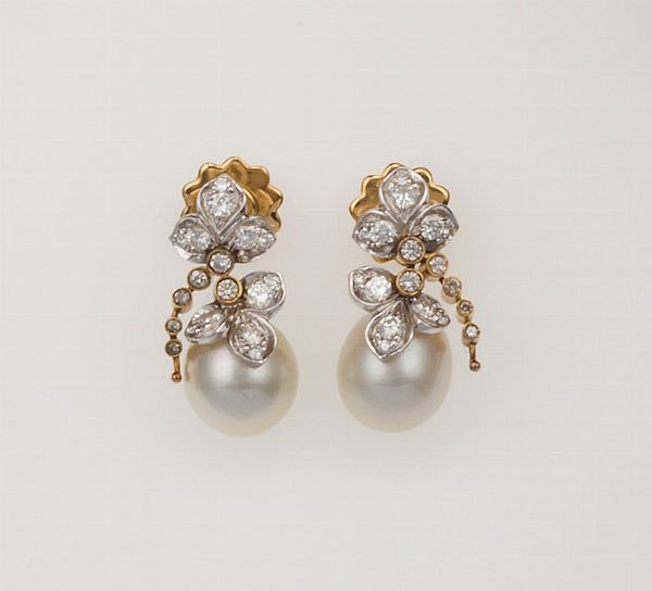 Orecchini con perle coltivate e diamanti  - Asta Fine Jewels - Associazione Nazionale - Case d'Asta italiane