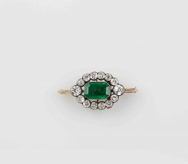 Spilla con smeraldo Colombia di ct 3,63 e diamanti  - Asta Fine Jewels - Associazione Nazionale - Case d'Asta italiane