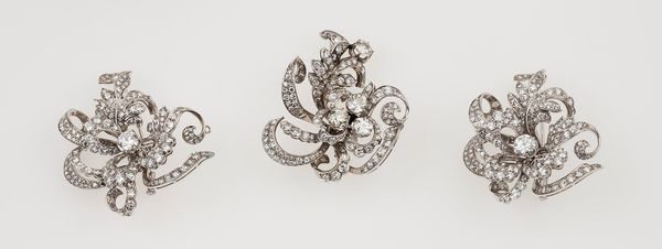 Tre spille con diamanti taglio brillante e diamanti di vecchio taglio  - Asta Fine Jewels - Associazione Nazionale - Case d'Asta italiane