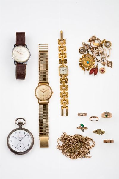 Lotto composto da 3 orologi da polso, un orologio da tasca e gioielli vari in lega metallica  - Asta Fine Jewels - Associazione Nazionale - Case d'Asta italiane