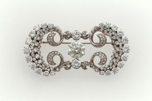 Douette in diamanti con diamante centrale taglio brillante di ct 3,39  - Asta Fine Jewels - Associazione Nazionale - Case d'Asta italiane