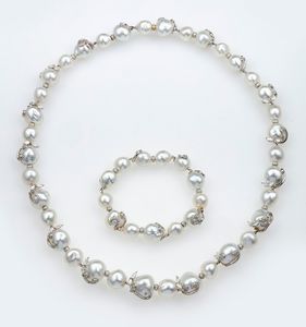 Parure composta da collana e bracciale con perle barocche Australia e diamanti  - Asta Fine Jewels - Associazione Nazionale - Case d'Asta italiane