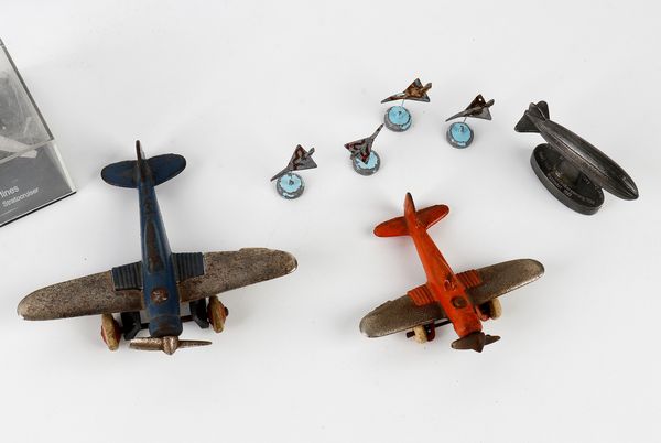 Aerei modelli giocattolo  - Asta Memorabilia, Militaria, Ordini Cavallereschi - Associazione Nazionale - Case d'Asta italiane