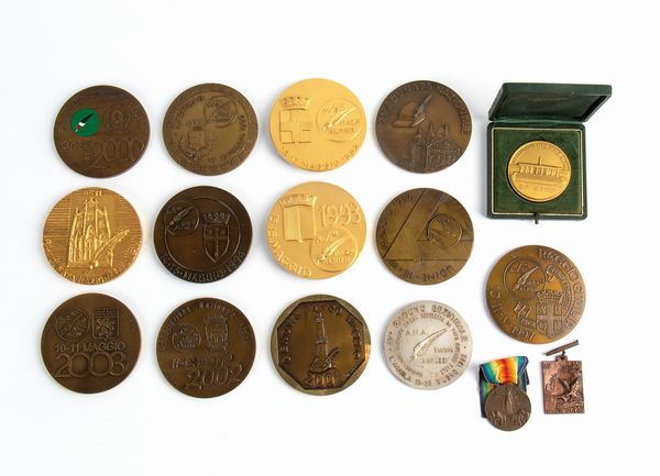 Lotto di medaglioni commemorativi Adunate alpini  - Asta Memorabilia, Militaria, Ordini Cavallereschi - Associazione Nazionale - Case d'Asta italiane