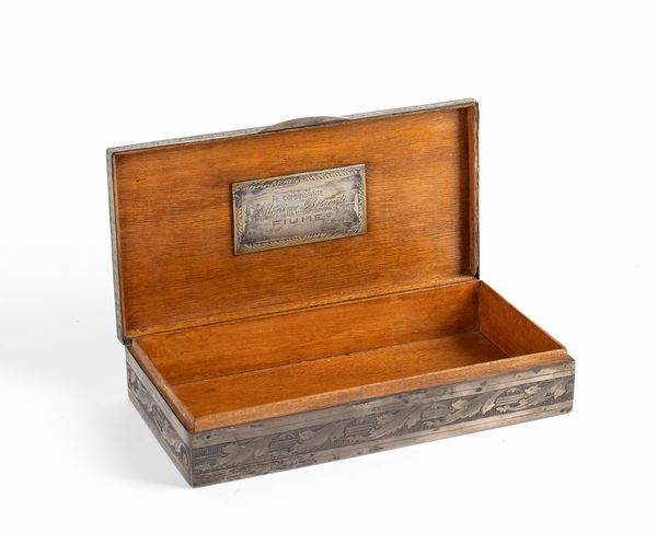 Portasigari argento FIUME INDEFICENTER Regia Capitaneria di Porto 1928  - Asta Memorabilia, Militaria, Ordini Cavallereschi - Associazione Nazionale - Case d'Asta italiane