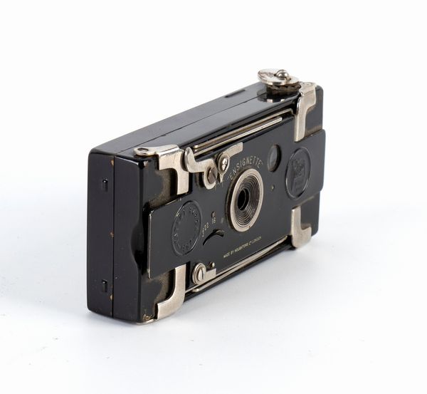 THE ENSIGNETTE Camera - Macchina fotografica militare  - Asta Memorabilia, Militaria, Ordini Cavallereschi - Associazione Nazionale - Case d'Asta italiane