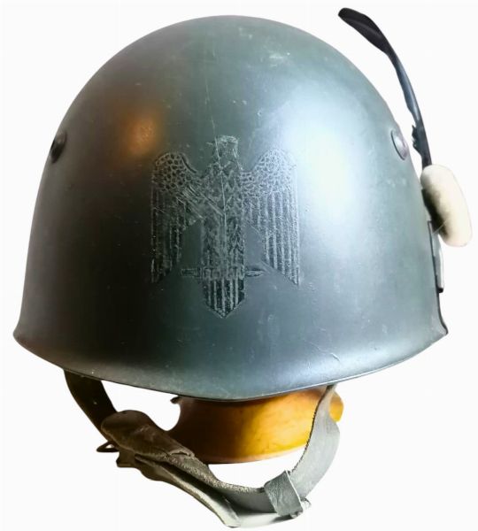 Elmetto m. 33 di un alpino della divisione Monterosa della RSI  - Asta Memorabilia, Militaria, Ordini Cavallereschi - Associazione Nazionale - Case d'Asta italiane