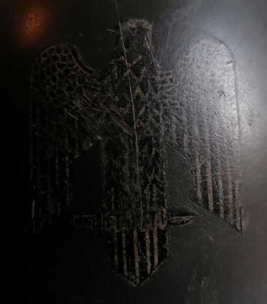 Elmetto m. 33 di un alpino della divisione Monterosa della RSI  - Asta Memorabilia, Militaria, Ordini Cavallereschi - Associazione Nazionale - Case d'Asta italiane