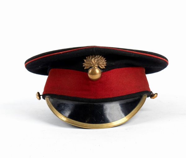 Berretto Grenadier Guards  - Asta Memorabilia, Militaria, Ordini Cavallereschi - Associazione Nazionale - Case d'Asta italiane