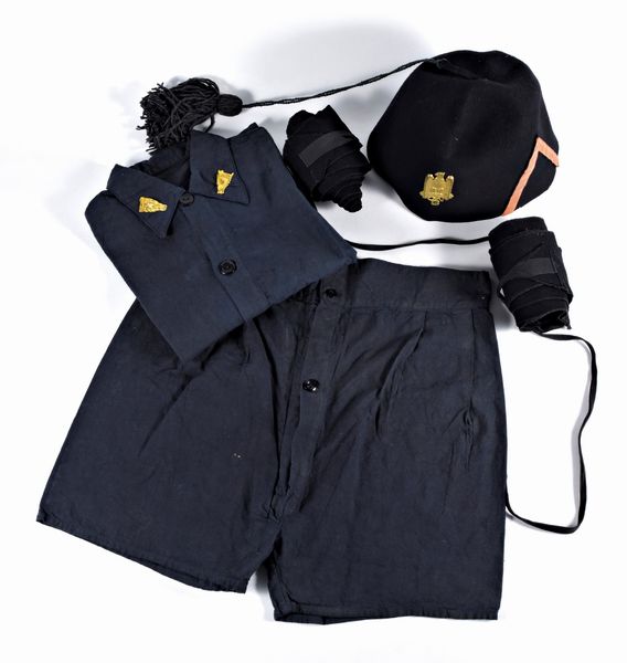 Uniforme da Balilla  - Asta Memorabilia, Militaria, Ordini Cavallereschi - Associazione Nazionale - Case d'Asta italiane