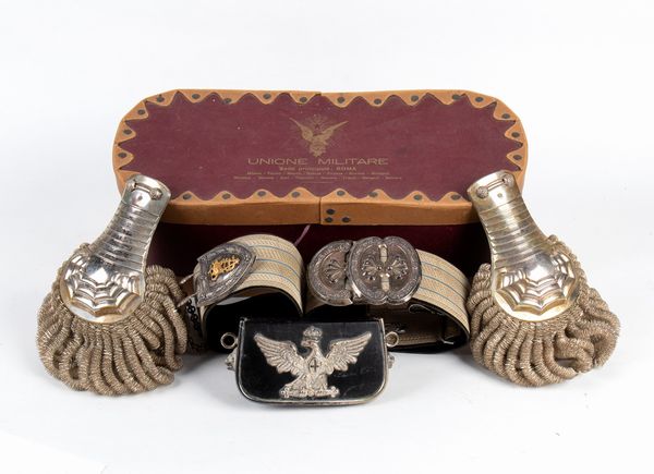 Bandoliera e spalline per alta uniforme da colonnello  - Asta Memorabilia, Militaria, Ordini Cavallereschi - Associazione Nazionale - Case d'Asta italiane
