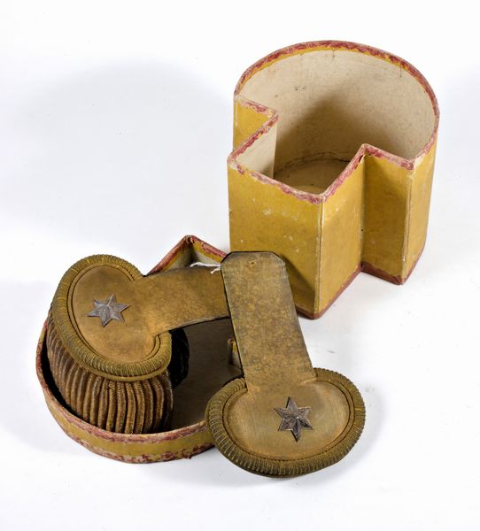 Regno della Chiesa, Spallina e mozzetta da ufficiale della guardia Nobile pontificia  - Asta Memorabilia, Militaria, Ordini Cavallereschi - Associazione Nazionale - Case d'Asta italiane