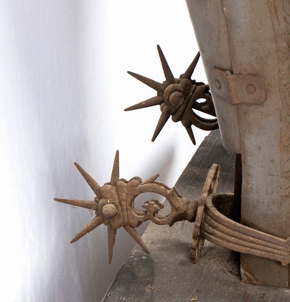 Armatura completa in stile rinascimentale con decorazioni floreali in acquaforte  - Asta Memorabilia, Militaria, Ordini Cavallereschi - Associazione Nazionale - Case d'Asta italiane