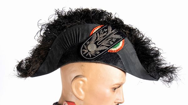 Uniforme di accademico d'Italia appartenuta a Massimo Bontempelli  - Asta Memorabilia, Militaria, Ordini Cavallereschi - Associazione Nazionale - Case d'Asta italiane