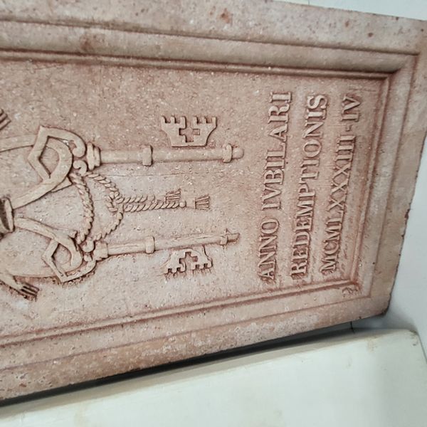 Papa Giovanni Paolo II, mattone Porta Santa Giubileo 2000  - Asta Memorabilia, Militaria, Ordini Cavallereschi - Associazione Nazionale - Case d'Asta italiane