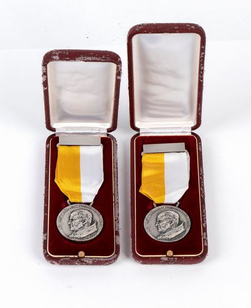 Stato Città del Vaticano, due medaglie argento, Giovanni Paolo II anno santo  - Asta Memorabilia, Militaria, Ordini Cavallereschi - Associazione Nazionale - Case d'Asta italiane
