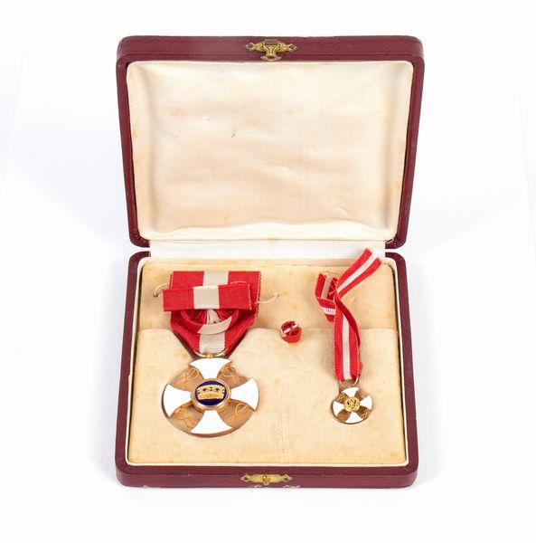 Ordine della Corona d'Italia, insegna di Cavaliere in astuccio  - Asta Memorabilia, Militaria, Ordini Cavallereschi - Associazione Nazionale - Case d'Asta italiane