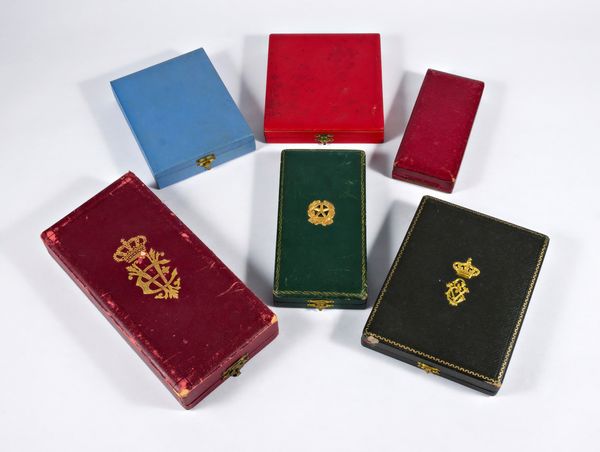 Lotto di 6 astucci per ordini e medaglie  - Asta Memorabilia, Militaria, Ordini Cavallereschi - Associazione Nazionale - Case d'Asta italiane