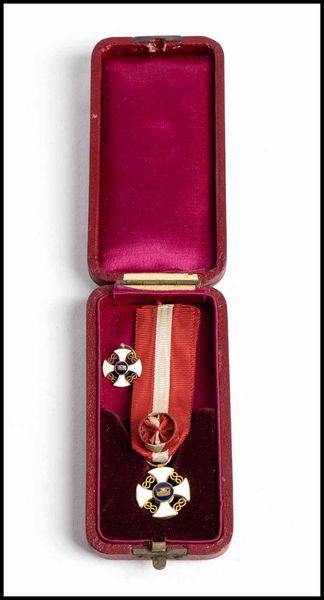 Lotto di 2 miniature, Corona d'Italia  - Asta Memorabilia, Militaria, Ordini Cavallereschi - Associazione Nazionale - Case d'Asta italiane