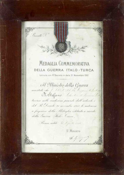 Medaglia della Guerra Italo-Turca incorniciata con diploma di concessione  - Asta Memorabilia, Militaria, Ordini Cavallereschi - Associazione Nazionale - Case d'Asta italiane