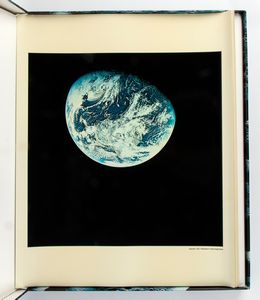 COFANETTO PRESENTAZIONE OMEGA MOONWATCH  - Asta Memorabilia, Militaria, Ordini Cavallereschi - Associazione Nazionale - Case d'Asta italiane