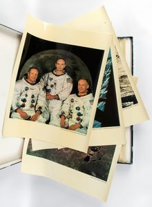 COFANETTO PRESENTAZIONE OMEGA MOONWATCH  - Asta Memorabilia, Militaria, Ordini Cavallereschi - Associazione Nazionale - Case d'Asta italiane