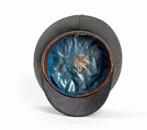 Berretto m. 34 da  colonnello  - Asta Memorabilia, Militaria, Ordini Cavallereschi - Associazione Nazionale - Case d'Asta italiane