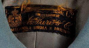 Cappotto Umbertino di Artiglieria  - Asta Memorabilia, Militaria, Ordini Cavallereschi - Associazione Nazionale - Case d'Asta italiane