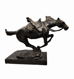 Cavallo scosso, scultura in bronzo  - Asta Memorabilia, Militaria, Ordini Cavallereschi - Associazione Nazionale - Case d'Asta italiane