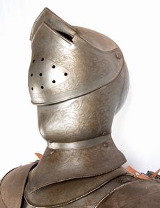Armatura completa in stile rinascimentale con decorazioni floreali in acquaforte  - Asta Memorabilia, Militaria, Ordini Cavallereschi - Associazione Nazionale - Case d'Asta italiane