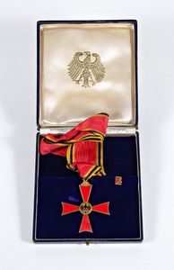 Repubblica Federale di Germania, Ordine al Merito, insegna di commendatore, in astuccio  - Asta Memorabilia, Militaria, Ordini Cavallereschi - Associazione Nazionale - Case d'Asta italiane