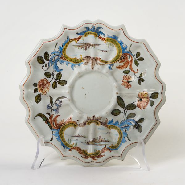 Piatto umbonato in maiolica policroma  - Asta PARADE I - Arredi, Maioliche e Dipinti Antichi - Associazione Nazionale - Case d'Asta italiane