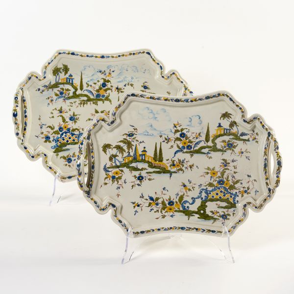 Due vassoi con manici in maiolica policroma  - Asta PARADE I - Arredi, Maioliche e Dipinti Antichi - Associazione Nazionale - Case d'Asta italiane