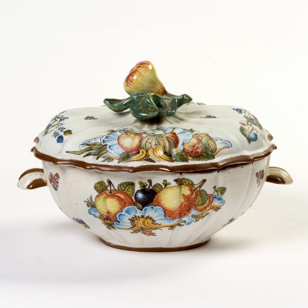 Zuppiera umbonata in maiolica policroma  - Asta PARADE I - Arredi, Maioliche e Dipinti Antichi - Associazione Nazionale - Case d'Asta italiane