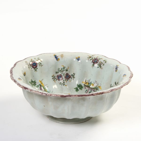 Bacile umbonato in maiolica policroma  - Asta PARADE I - Arredi, Maioliche e Dipinti Antichi - Associazione Nazionale - Case d'Asta italiane