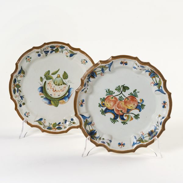 Due piatti in maiolica policroma  - Asta PARADE I - Arredi, Maioliche e Dipinti Antichi - Associazione Nazionale - Case d'Asta italiane