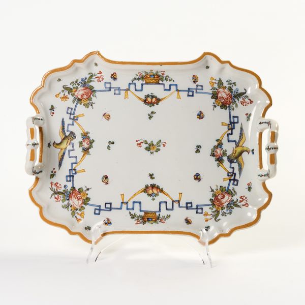 Vassoio con manici in maiolica policroma  - Asta PARADE I - Arredi, Maioliche e Dipinti Antichi - Associazione Nazionale - Case d'Asta italiane