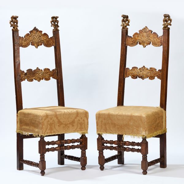 Due seggioloni in legno di noce  - Asta PARADE I - Arredi, Maioliche e Dipinti Antichi - Associazione Nazionale - Case d'Asta italiane