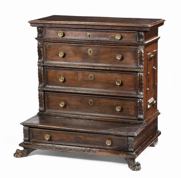 Inginocchiatoio in legno di noce  - Asta PARADE I - Arredi, Maioliche e Dipinti Antichi - Associazione Nazionale - Case d'Asta italiane