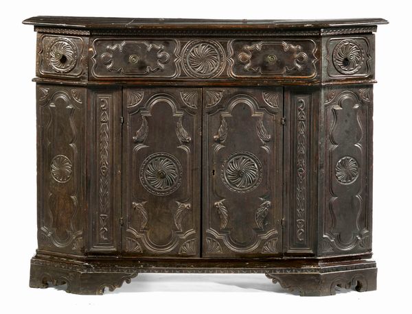 Credenza in legno di noce  - Asta PARADE I - Arredi, Maioliche e Dipinti Antichi - Associazione Nazionale - Case d'Asta italiane