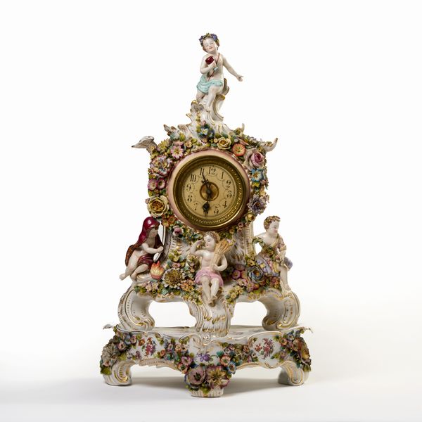 Orologio in porcellana policroma  - Asta PARADE I - Arredi, Maioliche e Dipinti Antichi - Associazione Nazionale - Case d'Asta italiane