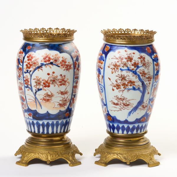 Coppia di vasi in porcellana policroma  - Asta PARADE I - Arredi, Maioliche e Dipinti Antichi - Associazione Nazionale - Case d'Asta italiane