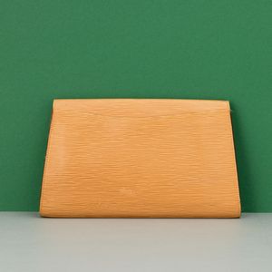 Louis Vuitton Pochette a busta  - Asta Fashion Vintage - Associazione Nazionale - Case d'Asta italiane