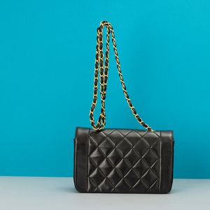 Chanel Diana piccola  - Asta Fashion Vintage - Associazione Nazionale - Case d'Asta italiane