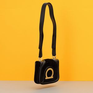 Salvatore Ferragamo Borsa  - Asta Fashion Vintage - Associazione Nazionale - Case d'Asta italiane