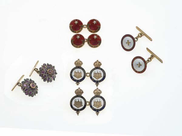 Lotto composto da quattro paia di bottoni da polso con smalti policromi e piccoli diamanti  - Asta Gioielli - Associazione Nazionale - Case d'Asta italiane