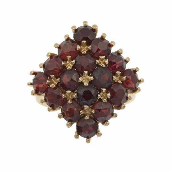 Anello con granati  - Asta Gioielli - Associazione Nazionale - Case d'Asta italiane