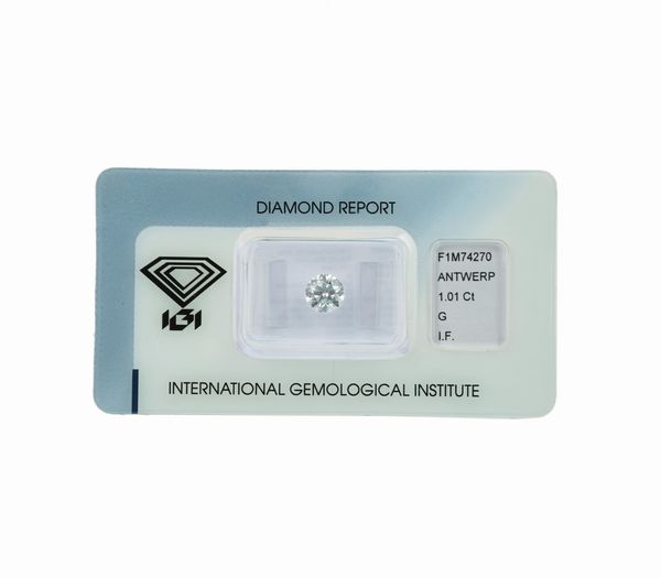 Coppia di diamanti taglio rotondo a brillante di ct 1.01, colore G, caratteristiche interne IF, fluorescenza UV lieve e molto lieve  - Asta Gioielli - Associazione Nazionale - Case d'Asta italiane