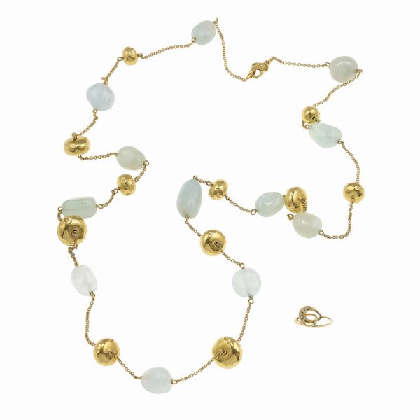 Collana con acquamarina burattata ed inserti in oro ed un piccolo anello con diamanti  - Asta Gioielli - Associazione Nazionale - Case d'Asta italiane