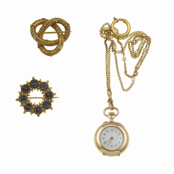 Lotto composto da due spille e una monachina con catena  - Asta Gioielli - Associazione Nazionale - Case d'Asta italiane